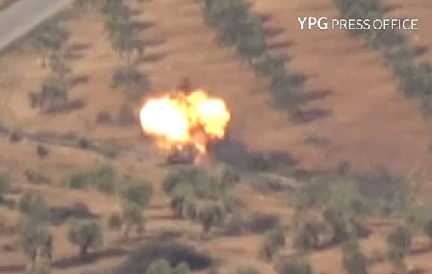 Οι Κούρδοι «λαμπάδιασαν» ένα ακόμη τουρκικό τεθωρακισμένο στην Αφρίν (βίντεο)